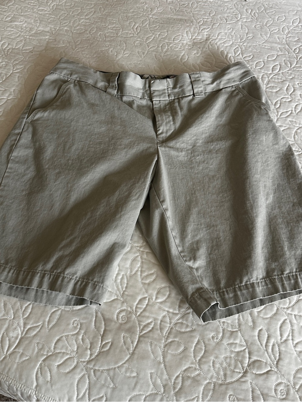 Tommy Hilfiger Women's Light Gray Bermuda Shorts